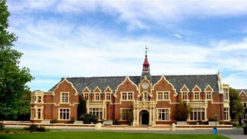 想去新西兰奥克兰理工大学留学，雅思考需要多少分？